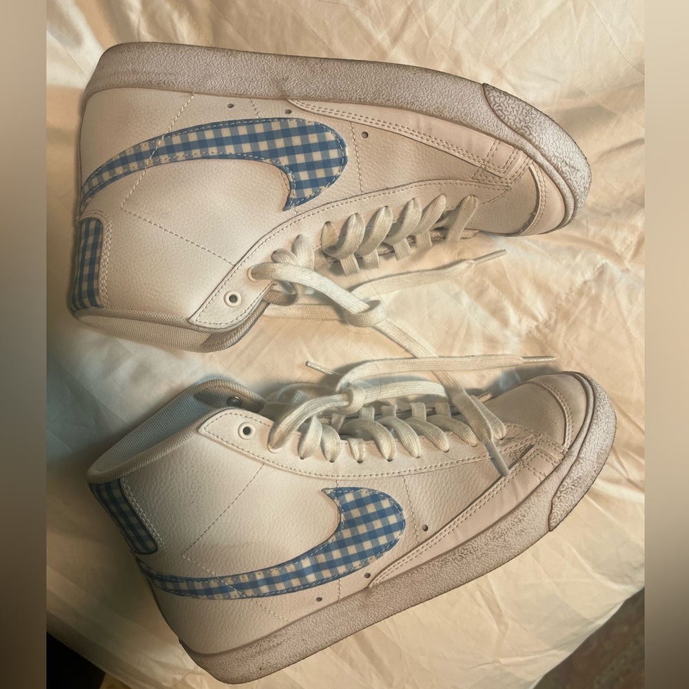 Hi-top nikes size 9.5